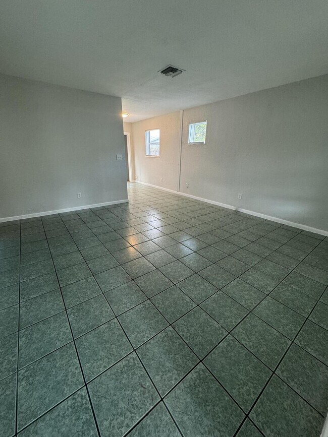 Building Photo - 2770 NW 25th St