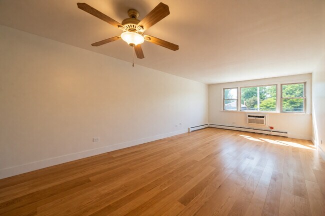 Building Photo - 415 S Lombard Ave
