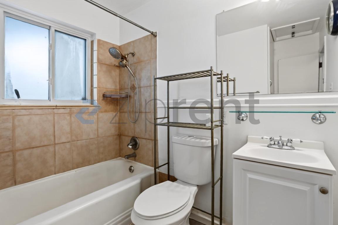Building Photo - Unit
