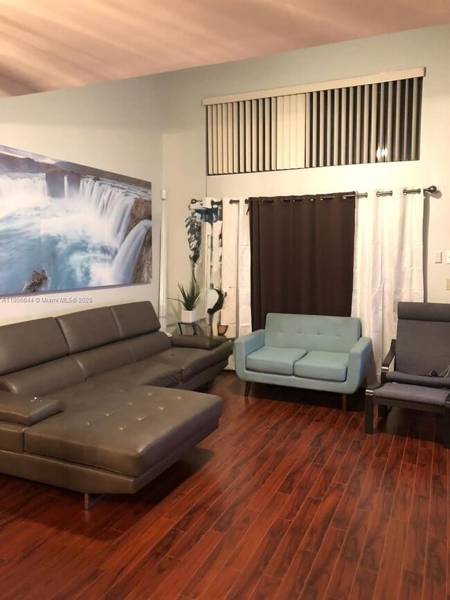 Building Photo - 600 NW 210th St