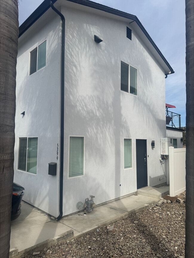 Building Photo - 5399 Brockbank Pl