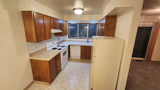 Building Photo - MCCA01