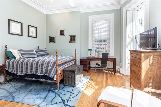 Building Photo - 748 Tremont St