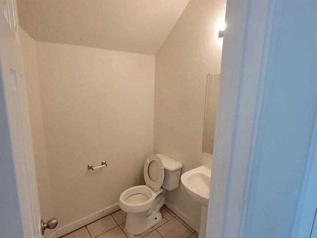 Building Photo - 812 Sagewood Trail