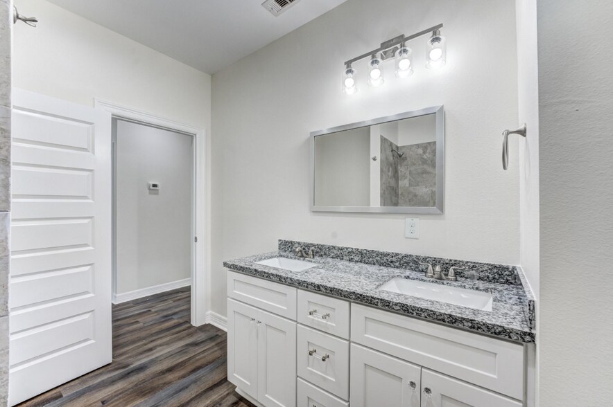 Building Photo - 410 N 4th St