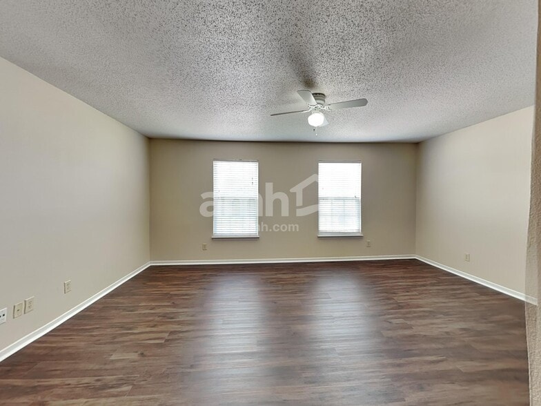 Building Photo - 10325 Carrington Way