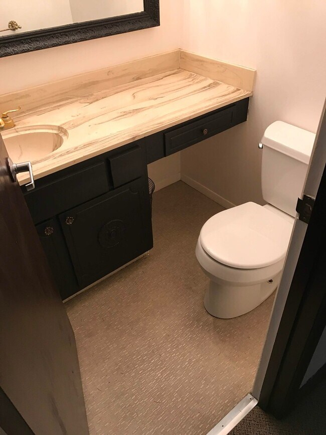 Building Photo - Beautiful 2 Bedroom, 2.5Bathroom Duplex Located Near Amazon Park