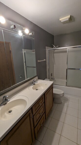 Building Photo - 541 Commanche Trl