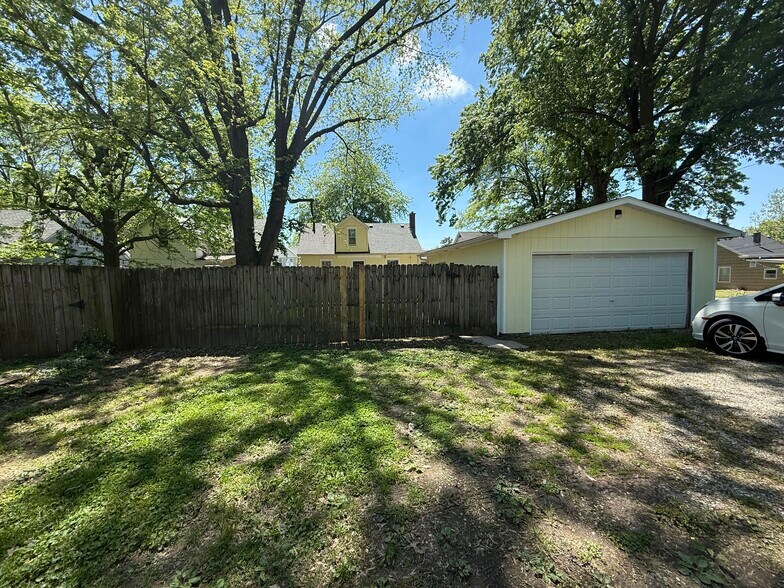 Garage - 1405 N Church St
