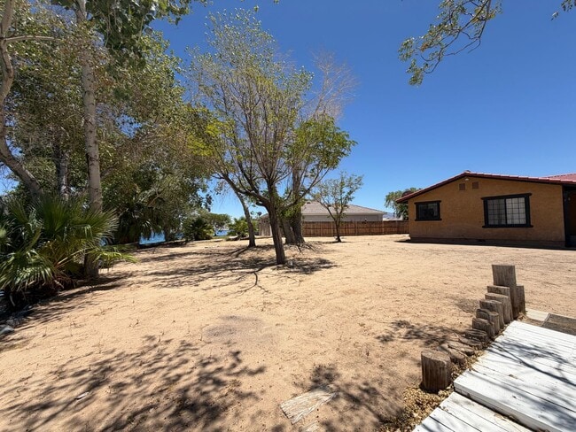 Building Photo - Beautiful 3 Bedroom House Located on Calico Lake