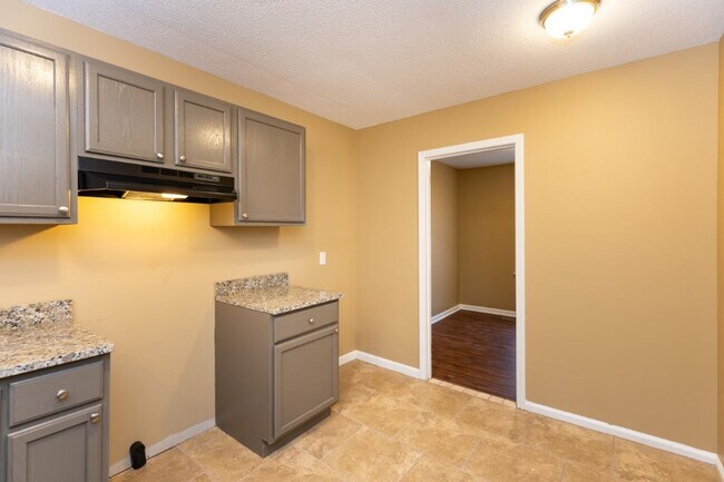 Building Photo - Pet-Friendly 3BR with Bonus Room, Deck & G...