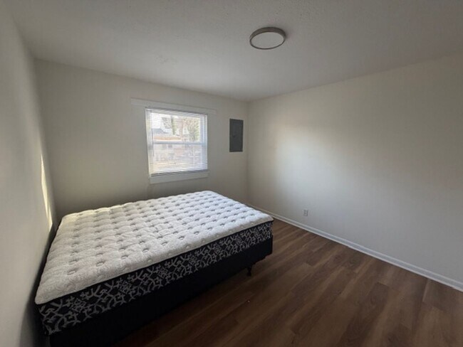 Building Photo - 500 Devon St