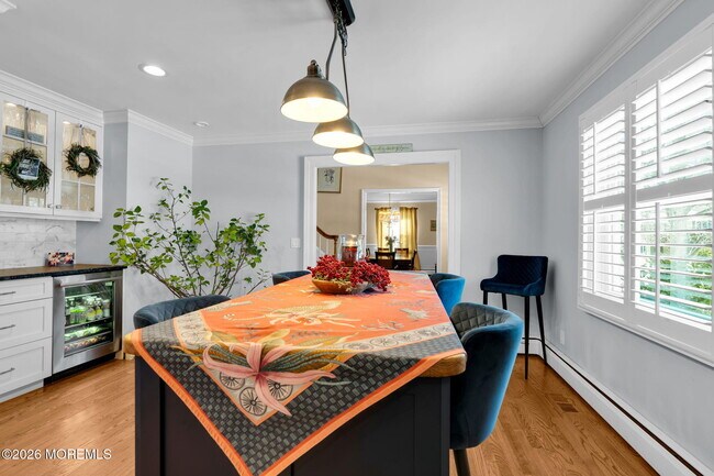 Building Photo - 506 6th Ave