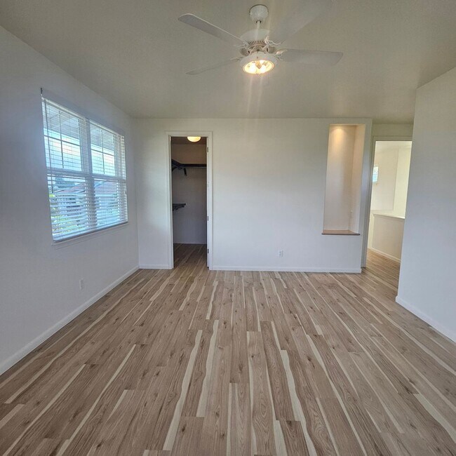 Building Photo - Amazing Home in Moana Estate