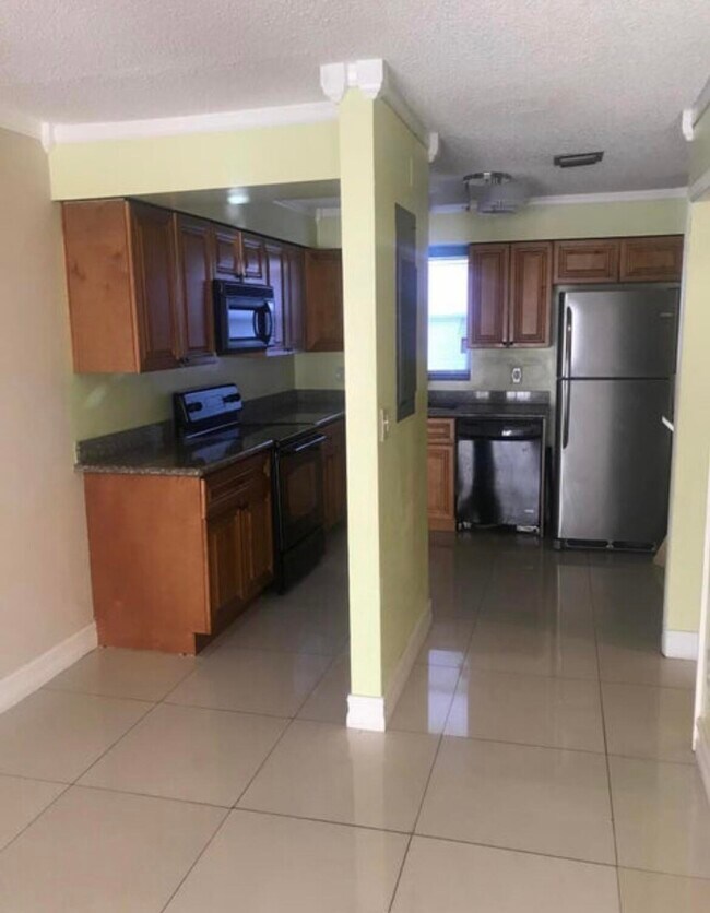 Building Photo - 3604 Inlet Cir