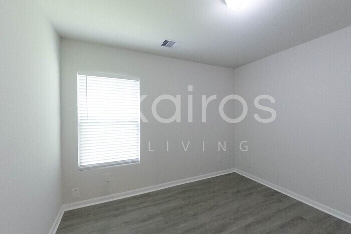 Building Photo - 204 Wild Oak