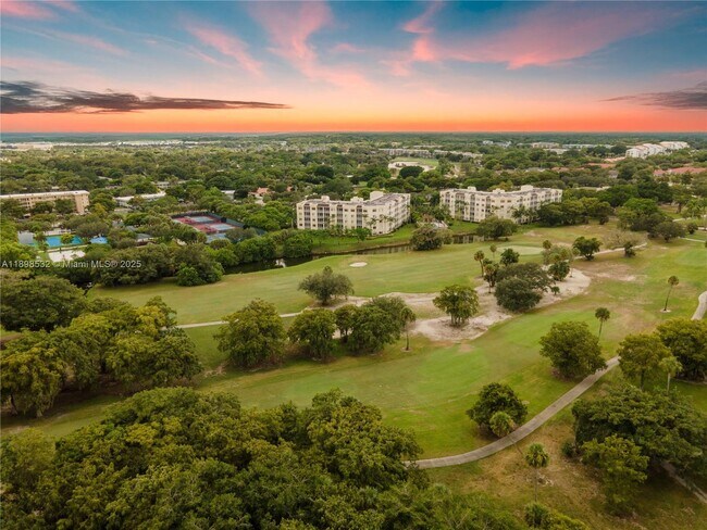 Building Photo - 3500 Oaks Clubhouse Dr