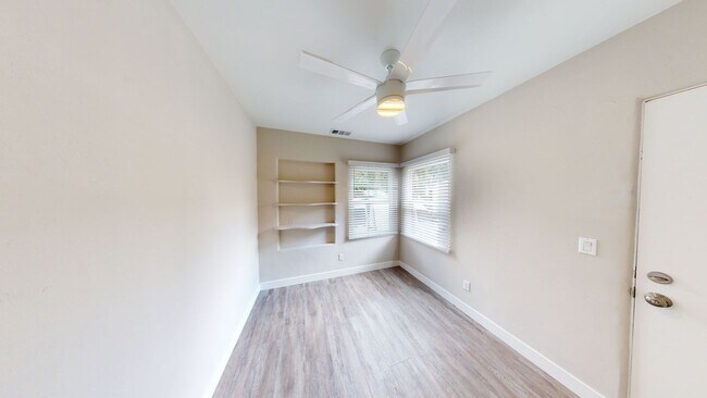 Building Photo - Newly Renovated, Quick to Campus (Lease ou...