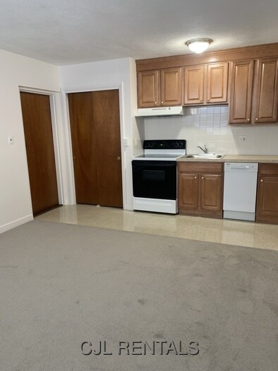 Building Photo - 71 Grove St