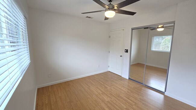 Building Photo - Lovely, 2Bd/2BA Single Story House: Large ...