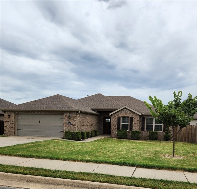 Building Photo - 705 Olivia Ln