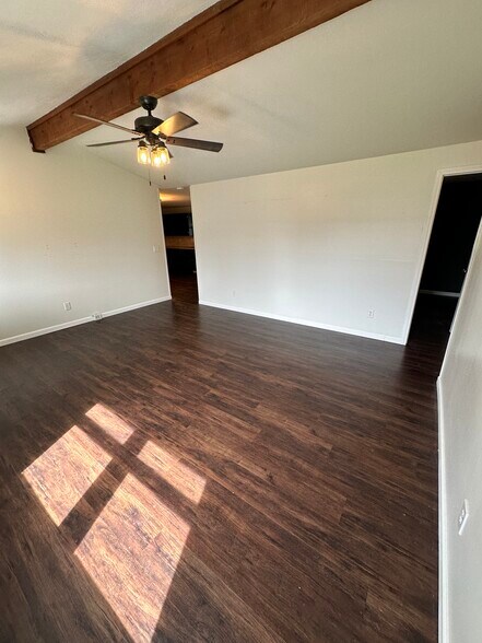 Building Photo - 413 W Elm St