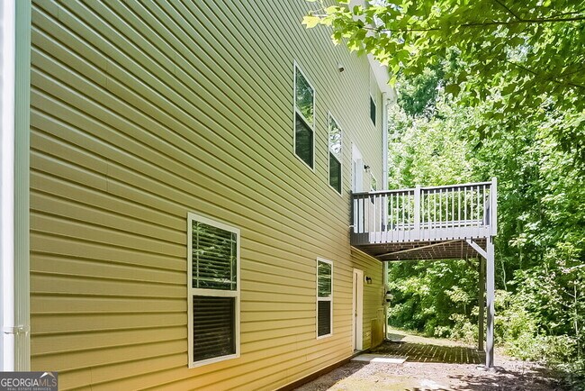 Building Photo - 657 Amberwood Dr