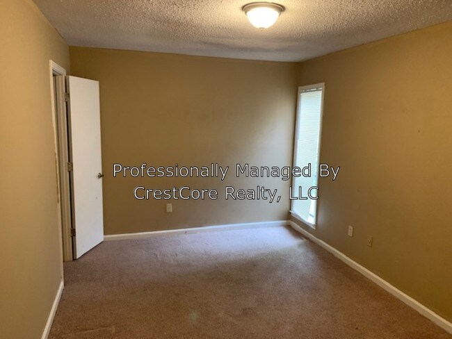 Building Photo - 5441 Fieldcrest Ave