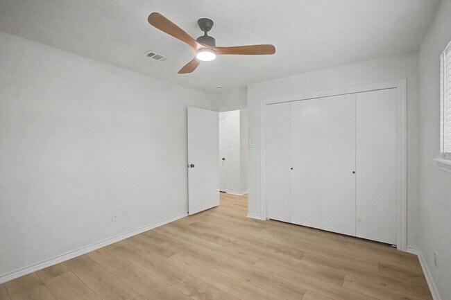Building Photo - 34 Brushwood Ct