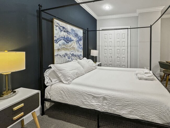 Building Photo - 1421 N 5th St