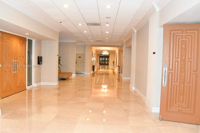 Building Photo - 1901 Brickell Ave