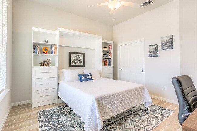 Building Photo - 8313 Silhouette St