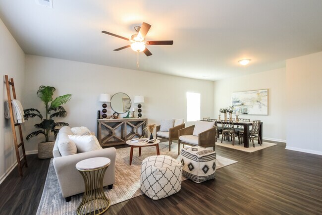 Building Photo - Bright Leland Home