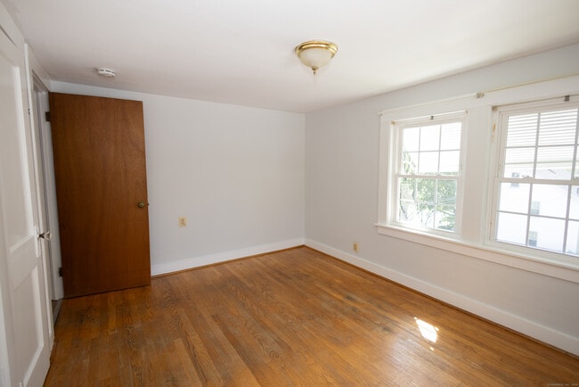 Building Photo - 148 Beecher St