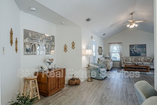 Building Photo - 6042 Seagull Ln