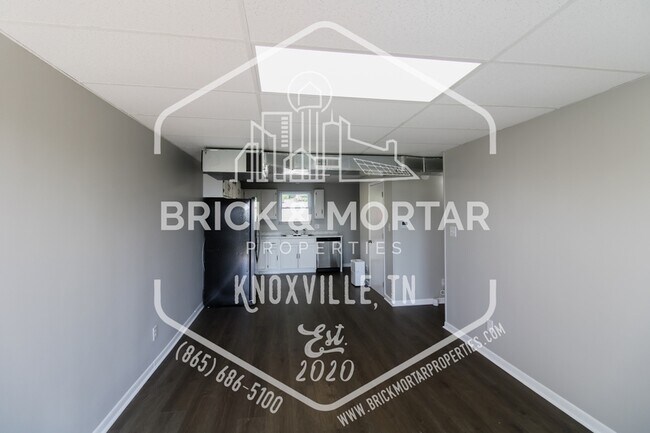 Building Photo - 1009 Clendenen Rd