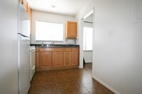 Building Photo - Large Studio close to DTLA, Pasadena, Glen...