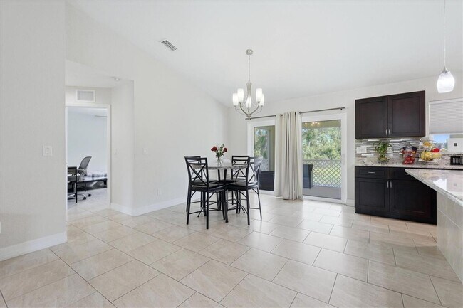 Building Photo - 1458 Richbriar Dr