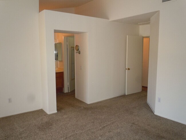 Building Photo - Great family home on a cul-de-sac