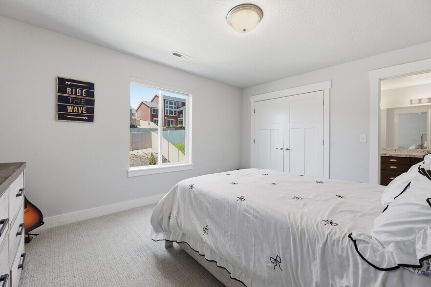 Building Photo - 14706 Glacial Peak Dr