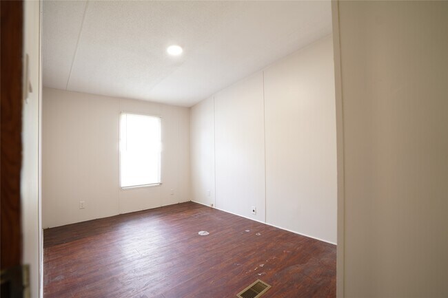 Building Photo - 9533 Cypress Dr