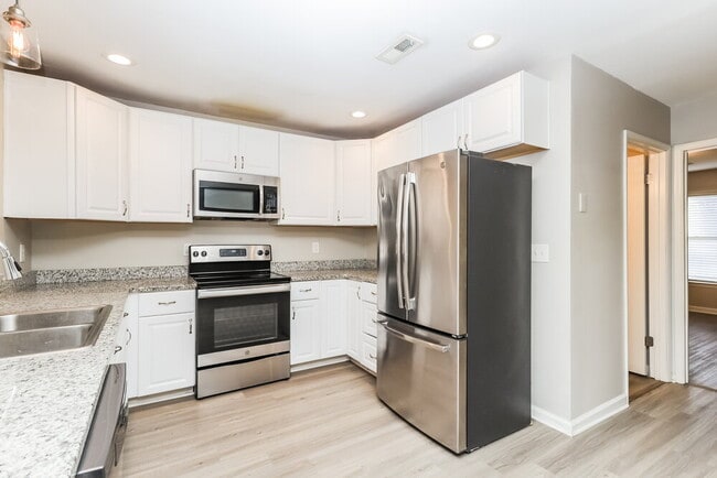 Building Photo - 303 Morgans Turn