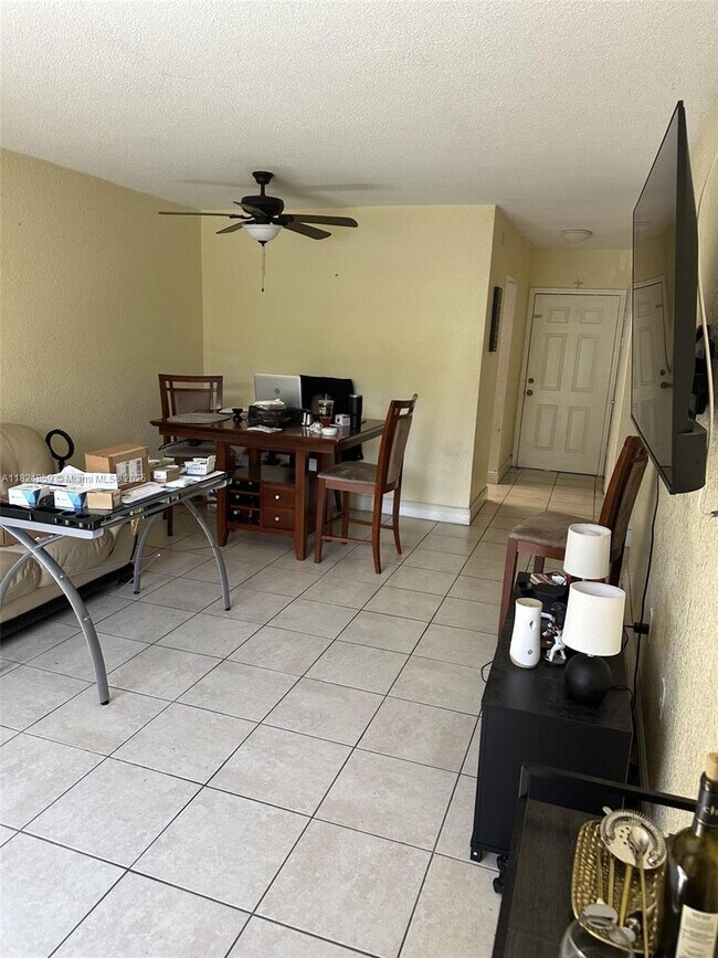 Building Photo - 120 Royal Palm Rd