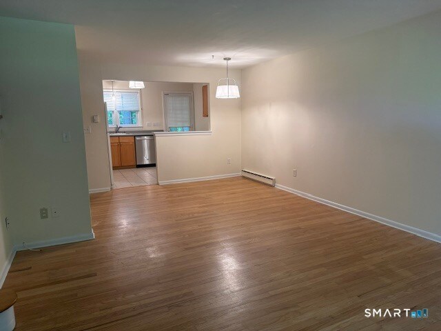 Building Photo - 453 Robin Ct