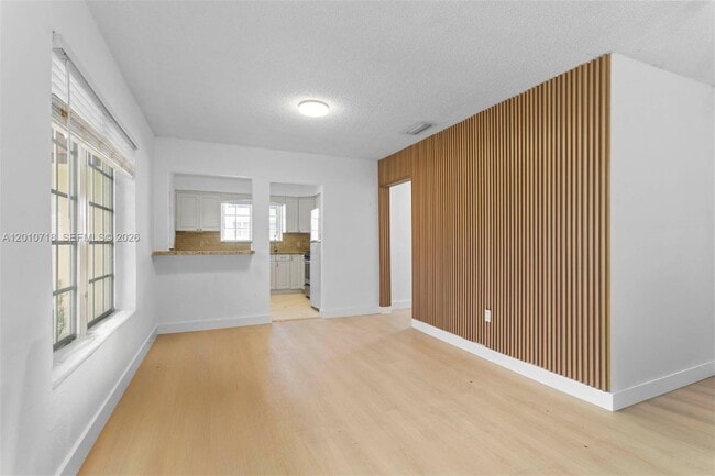 Building Photo - 9125 Carlyle Ave
