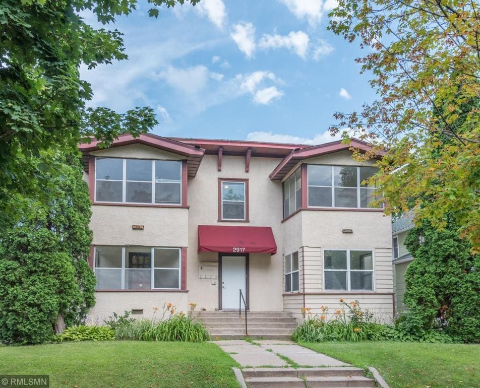 Front of building - 2917 S 31st Ave