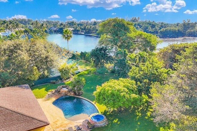 Building Photo - 916 Roberts Rd