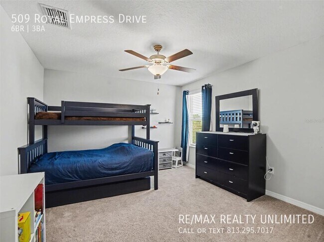 Building Photo - 509 Royal Empress Dr