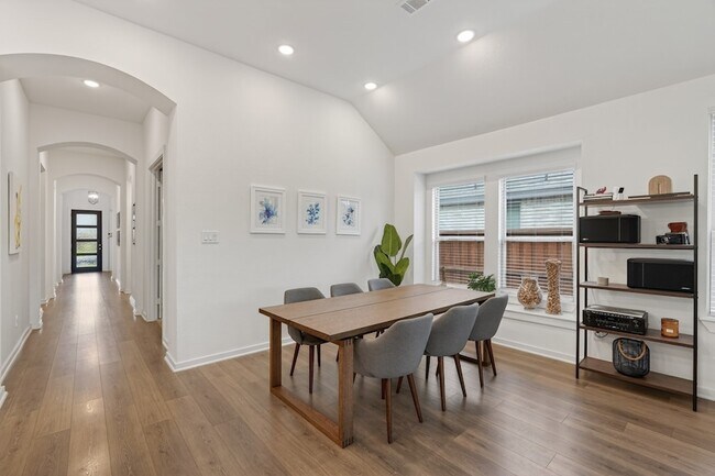 Building Photo - 8145 Overland Grv