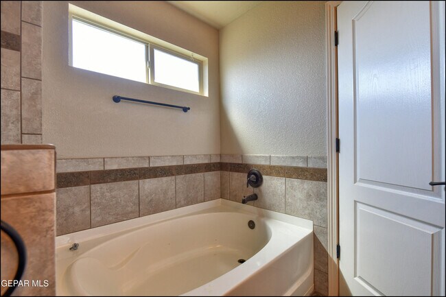Building Photo - 7528 Wolf Creek Dr